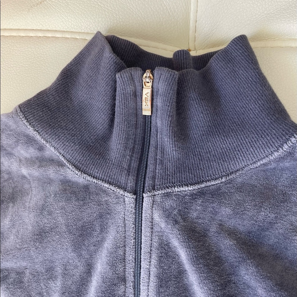 2 VSX Sweaters - Picture 2 of 7